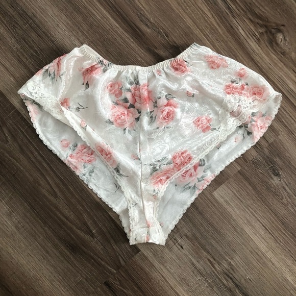 Lucy Anne vintage Cream floral intimate high cut sleep shorts fits small medium - Picture 1 of 5